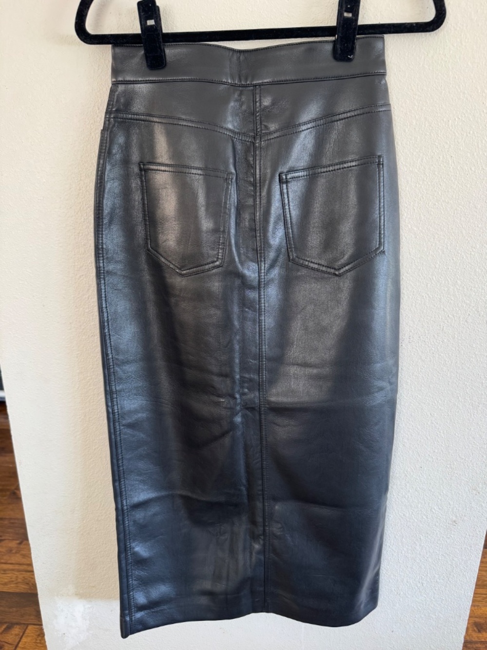 Wilfred Vegan Leather Black Midi Skirt Size 2 NWT - Picture 2 of 7
